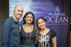 Equipo de Plastic Oceans Chile. Mark Minneboo, Antonia Tapia y Camila Ahrendt.