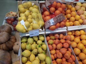 citrus fruit in and out of plastic