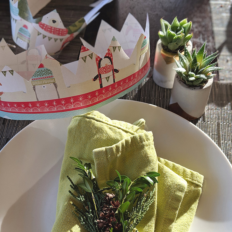 Holiday dinner crowns with gift wrap paper